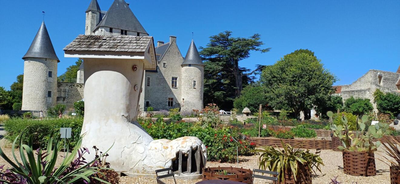 Diapositive 26++Chateau_du_Rivau.jpeg 