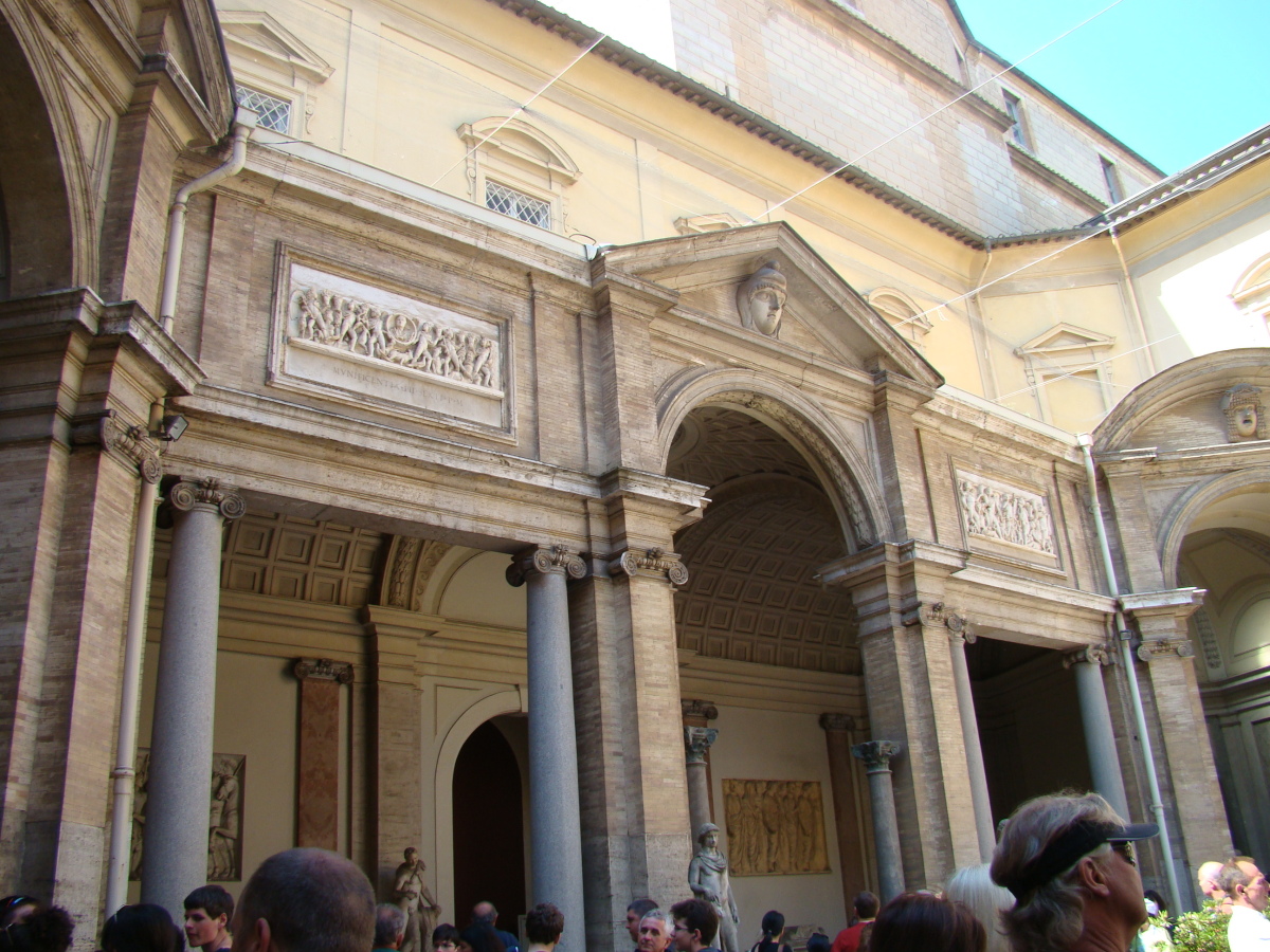 Diapositive 04++La cour octogonale.jpeg 