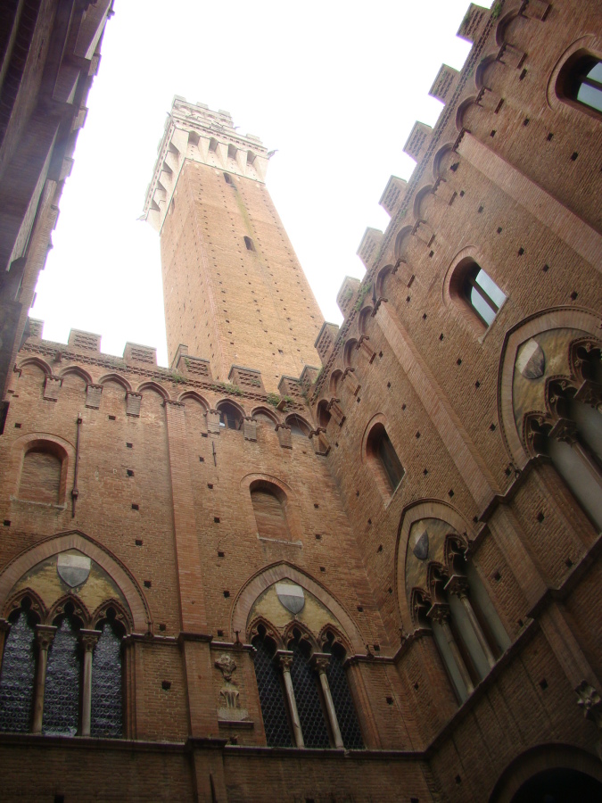 Diapositive 34++Cour du Palazzo Pubblico.jpeg 